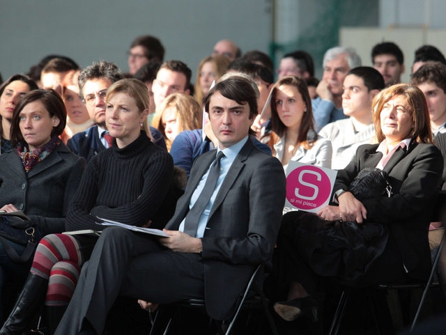 La voglia di rivoluzione dei giovani«I soldi dei politici per assumere»