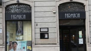 Monza, truffa dello specchiettoAnziano derubato di 4mila euro