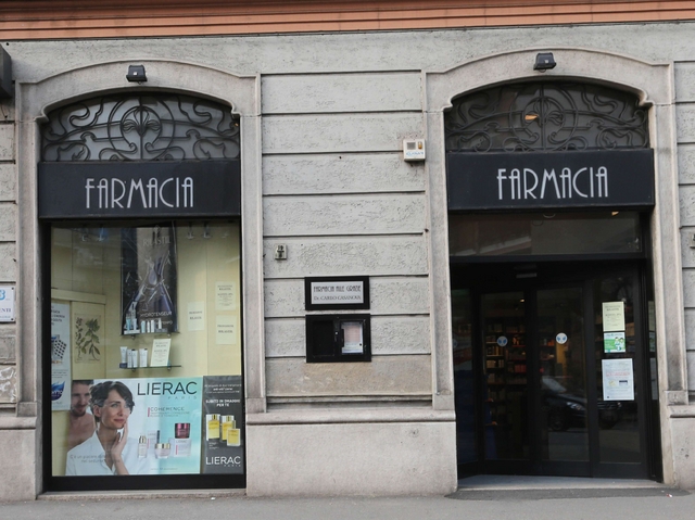 Monza, truffa dello specchiettoAnziano derubato di 4mila euro