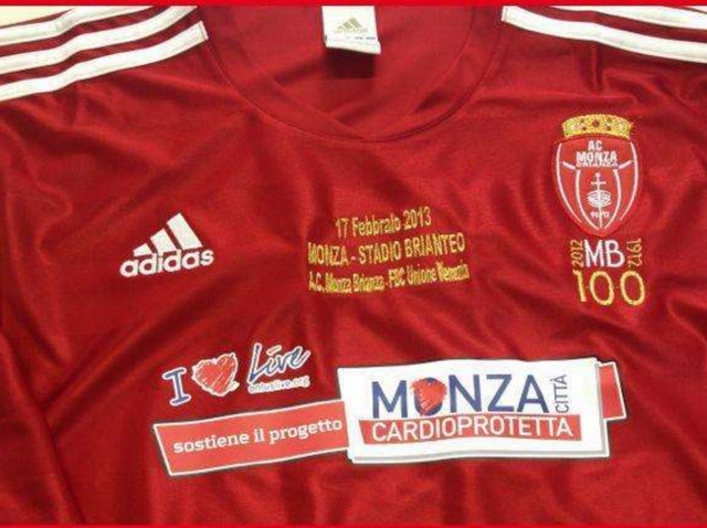 La maglia del Monza va su eBayL’asta benefica continua fino al 23