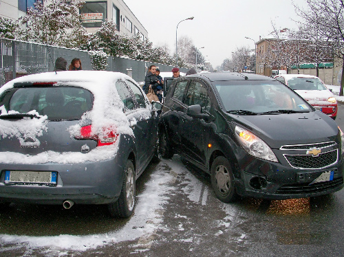 Seregno, venerdì di incidentiLa carambola finisce sulla ciclabile