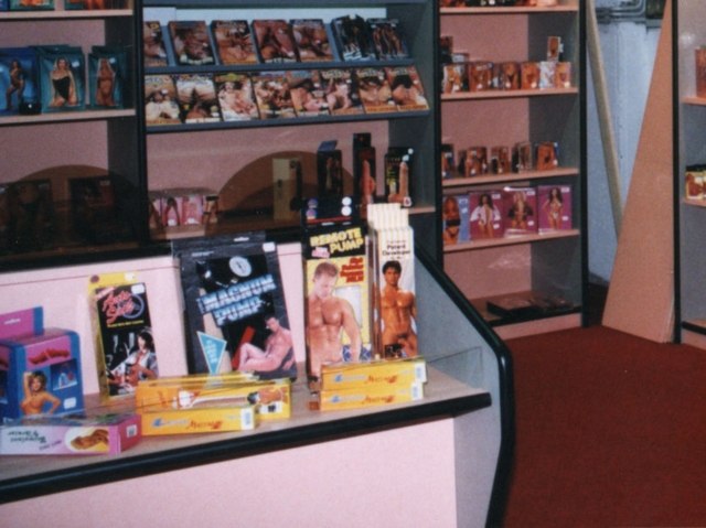 Un sexy shop su quattro ruotePaderno e l’auto “del piacere”