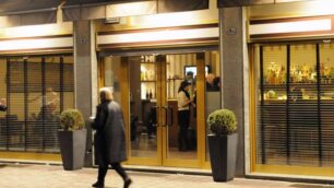 Carate, rubano alcolici e vinoBottino al bar da 10mila euro