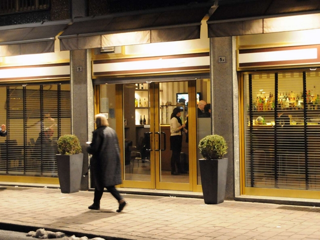 Carate, rubano alcolici e vinoBottino al bar da 10mila euro