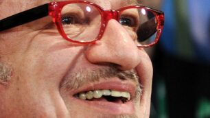 Maroni con il naso di PinocchioSpintoni e insulti tra i militanti