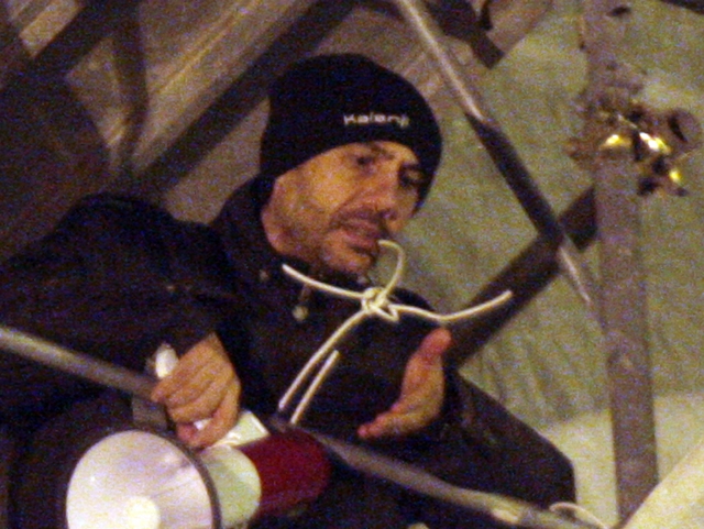 Dopo Monza, protesta a MilanoIl pentito abbandonato sulla gru