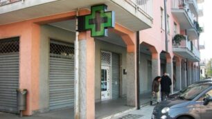 Rapina in farmacia con la pistolaLadro solitario in azione a Misinto