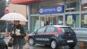 Rapina all’U2 di Paderno Pistola in mano, via l’incasso