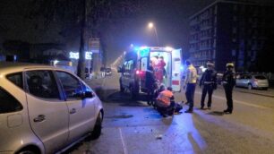 Scontro violento tra due autoPaura nella notte in viale Libertà