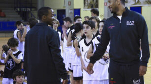 A canestro con Bremer e GreenMonza, l’EA7 entra anche a scuola