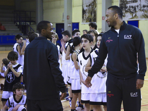 A canestro con Bremer e GreenMonza, l’EA7 entra anche a scuola