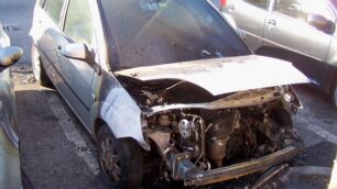 Seregno, auto data alle fiammeForse un movente passionale