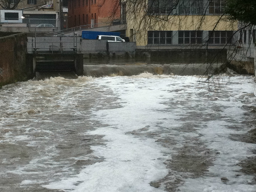 Monologo per il fiume LambroFotografie e poesia a Vedano