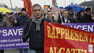 Alcatel, corteo a VimercateIn 300 occupano la provinciale