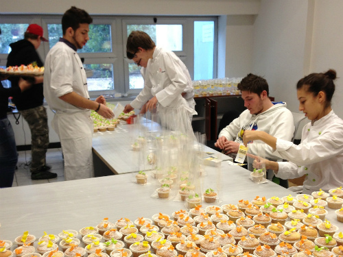 Futuri chef di iSchoolsfornano 4 mila dolci per Lilliput