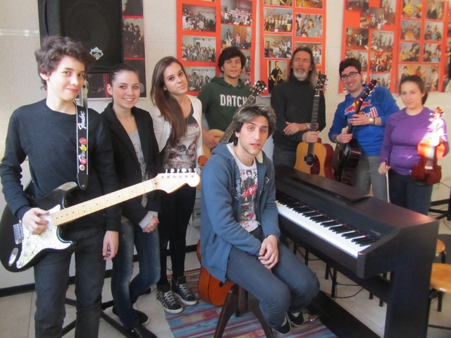 Muggiò, lezioni di musica a scuolaIn cattedra c’è Marco Ferradini