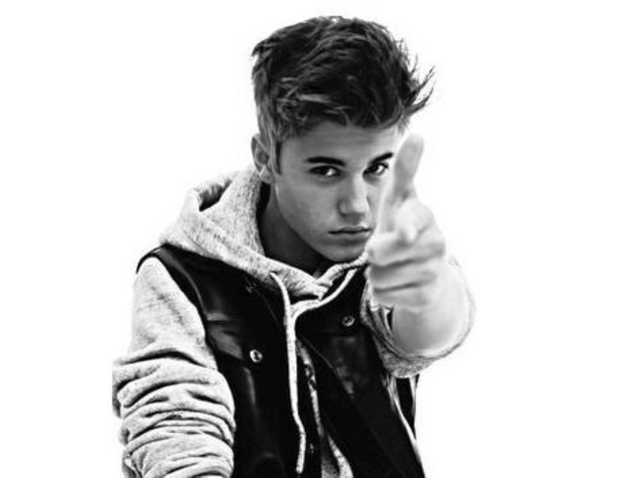 Paderno, il mercato del falsotarocca l’idolo pop Justin Bieber