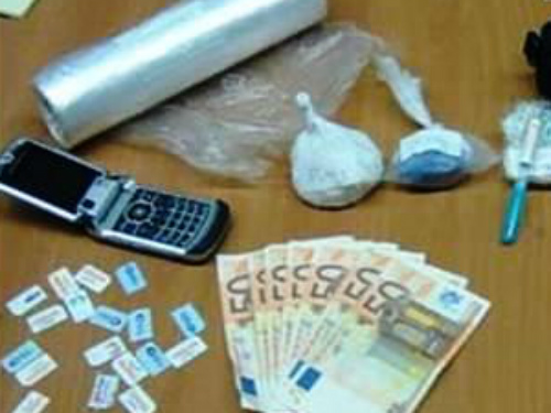 La droga nei fari della MercedesArrestati due pusher a Busnago