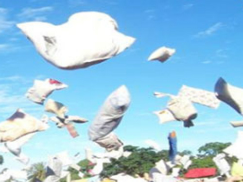 Prendersi a cuscinate in centro?Sabato Pillow fight in piazza Dante