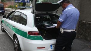 Monza, auto pirata contro motoUn ferito grave in via Toniolo