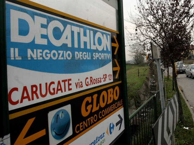 Rubano al Decathlon di Carugate,un carabiniere di Agrate li arresta