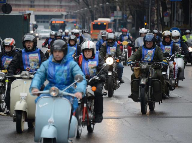 Cinquanta «vecchie signore»È il motoraduno Memorial Sestini