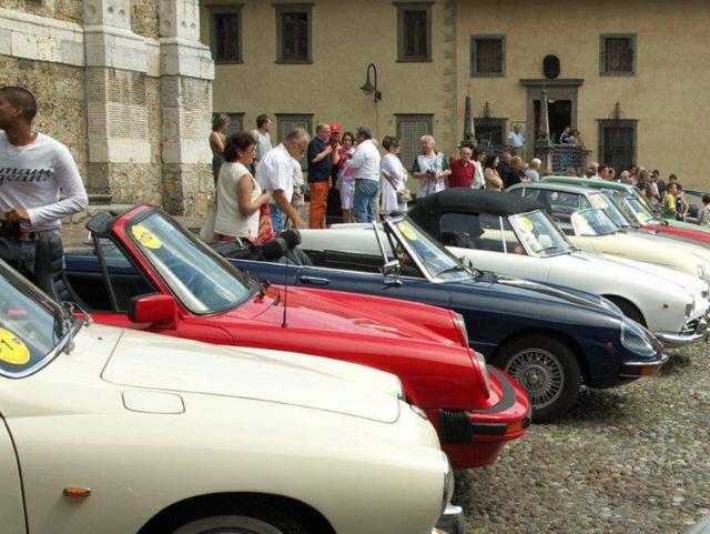 Gandino, auto d’epoca in centro storico