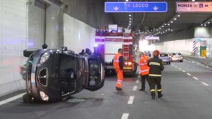 Monza, si ribalta nel nuovo tunnelFerita una giovane automobilista
