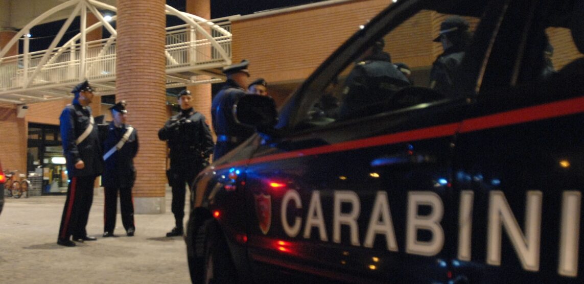 I vicini chiamano i carabinieriBeccate due ladre minorenni