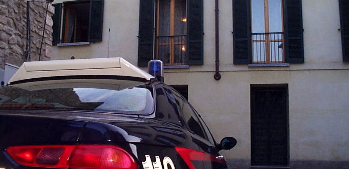 Era un pusher richiestissimo,i carabinieri gli rovinano la piazza