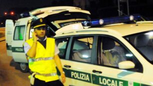 Pattuglione della polizia localeGiussano, controllato paninaro