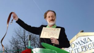 Carnevale: il sindaco vero salta sul carro del sindaco finto