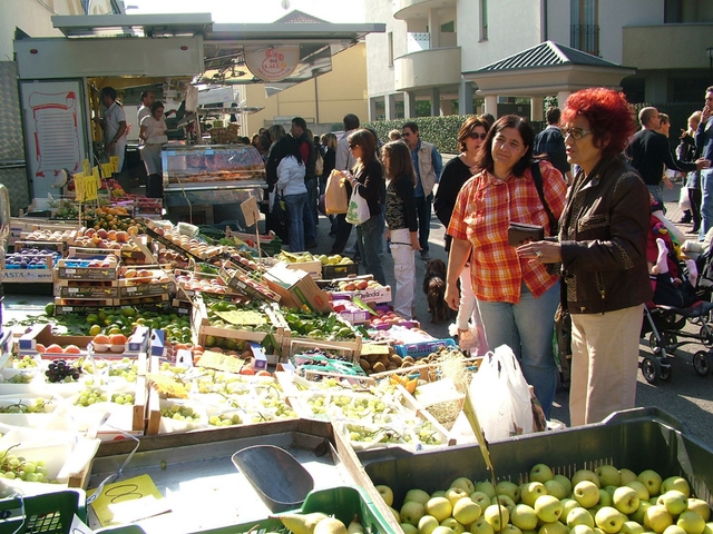 Lissone, ambulante clandestinoarrestato durante il mercato