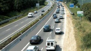 Nuovo ponte pedonale a PadernoLa Milano-Meda chiusa di notte