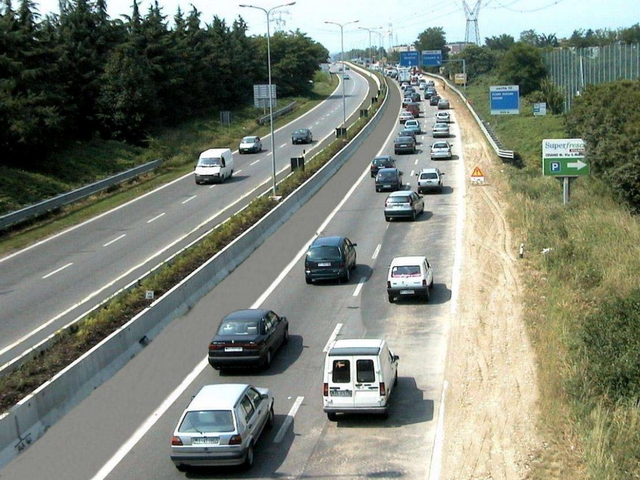 Nuovo ponte pedonale a PadernoLa Milano-Meda chiusa di notte