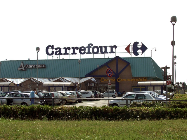 Tentano furto al "Carrefour"Il giudice li condanna