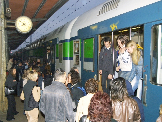 Fnm, altra giornata di passioneSi blocca treno a Seveso
