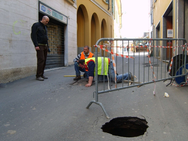 Besana, cede camerettaVoragine in via Viarana