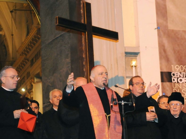 Carate, oltre cinquemila fedelialla Via Crucis con il cardinale