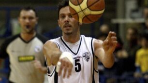 Basket, Monza con onore a Novara