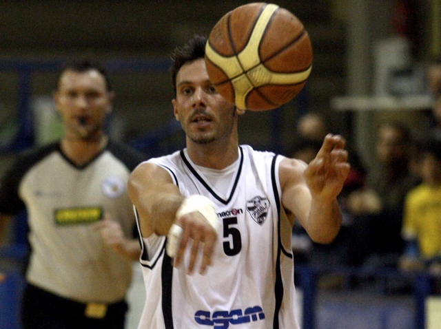 Basket, Monza con onore a Novara