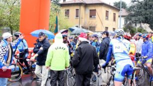 Desio, come a Pantani nel 1995ciclista in gara travolto da un’auto