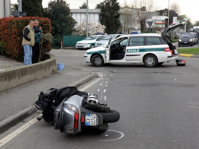 Violento scontro auto-scooter,giussanese in gravi condizioni