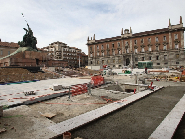 Il cantiere e ritorno del mercatoPiazza Trento, negozianti divisi