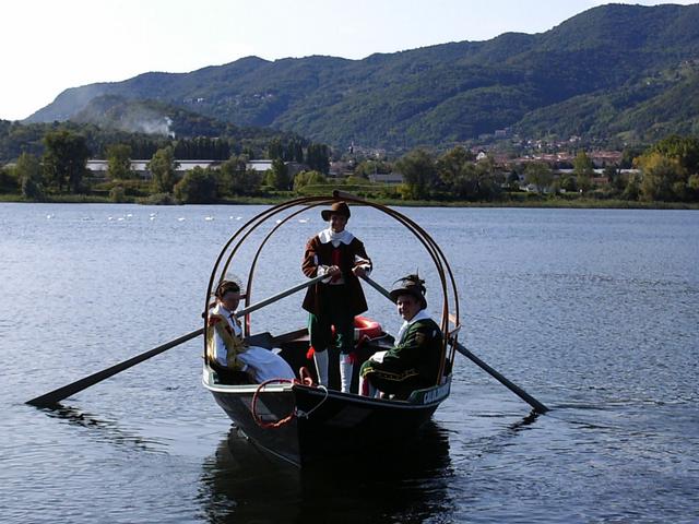 Palio remiero:sul Lario le «Lucie»