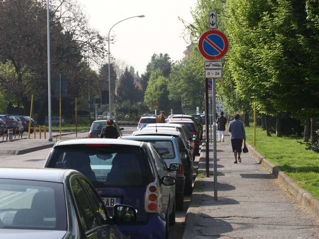 Monza, palpeggiata nel parcheggioCondannato ma e già in libertà