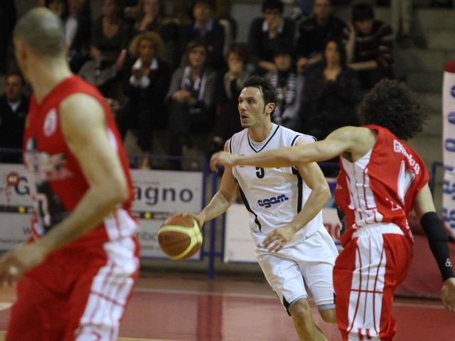 Basket, Monza inciampa in gara-1Marcora espugna il PalaForti