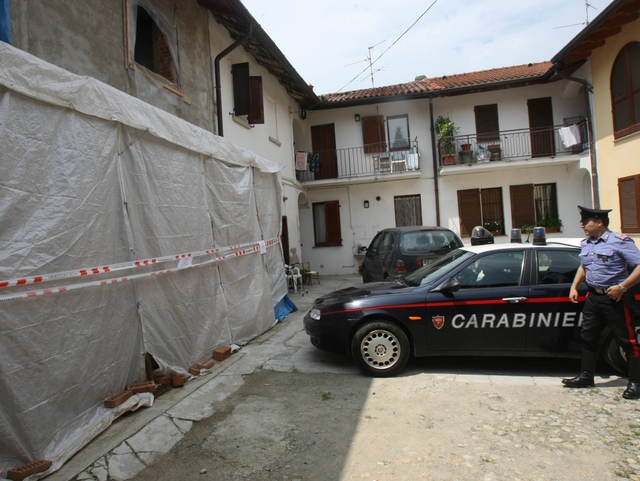 Velate, uccise la moglie e la muròin casa: condanna confermata