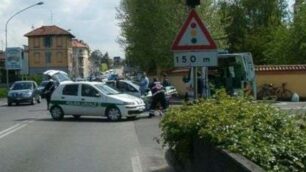 Auto contro bici in Saronno-MonzaAtterra anche l’elisoccorso
