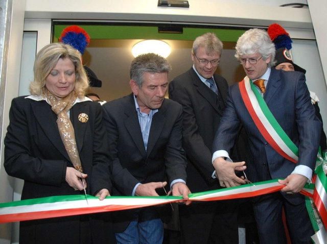 Agrate, taglio del nastro affollatoper il nuovo polo socio-sanitario